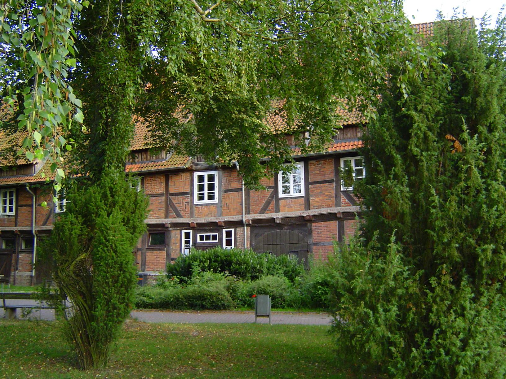 In dem ehemaligen Amtskornhaus am Domänenplatz befindet sich heute der Kindergarten und das Mehrgenerationenhaus