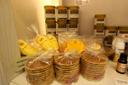 Auswahl an Honigprodukten im Ladengeschäft