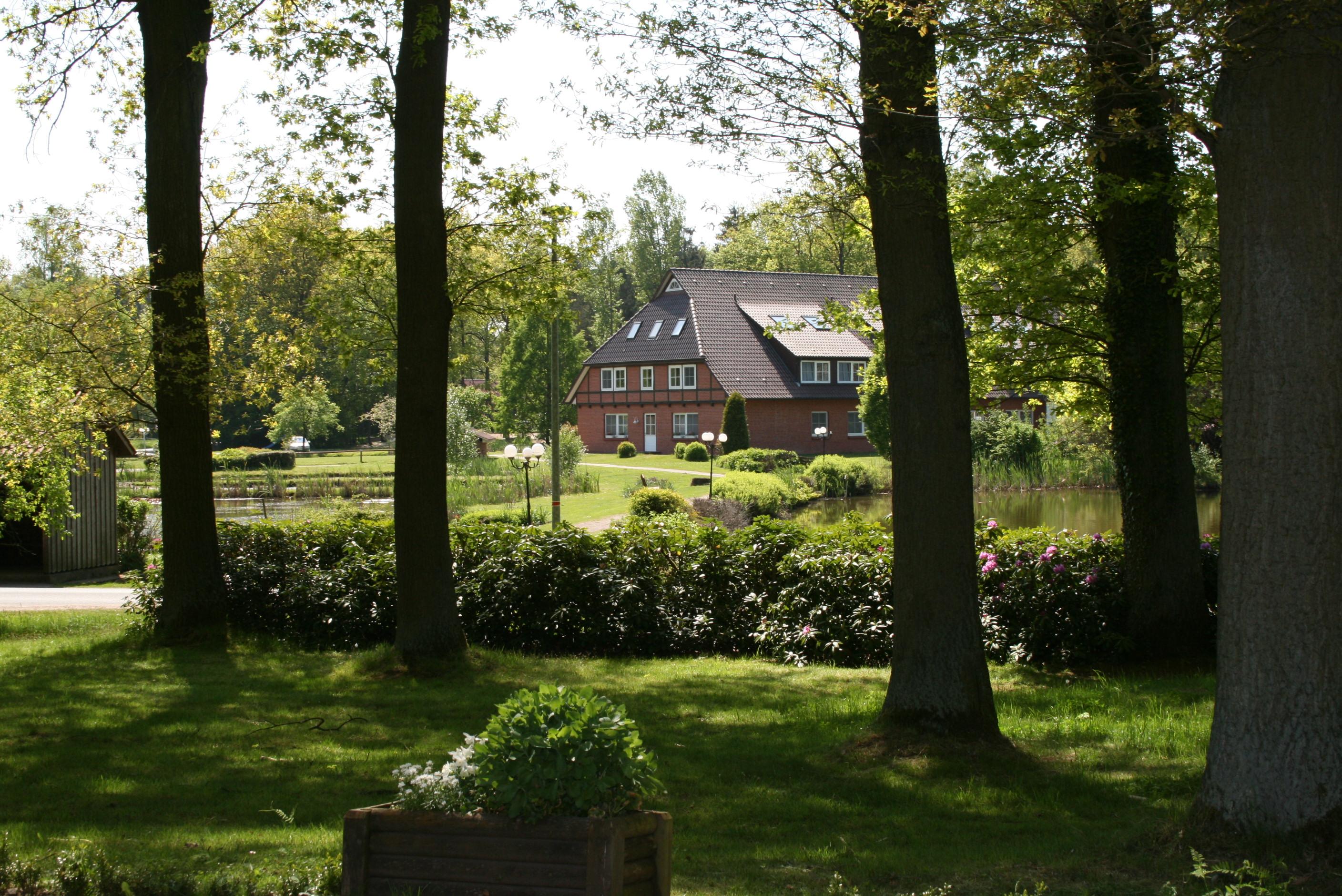 Blick auf Hotel Forellenhof Ferienwohnung "Zum Teichblick"