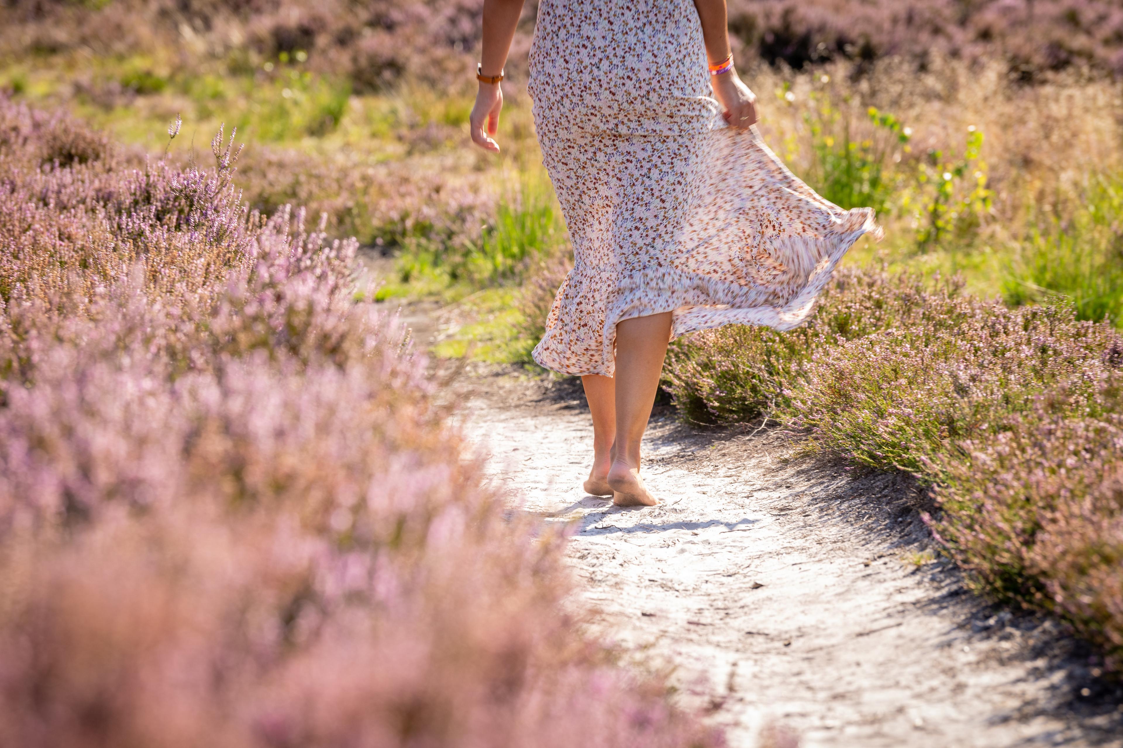 Walking barefoot through the heath