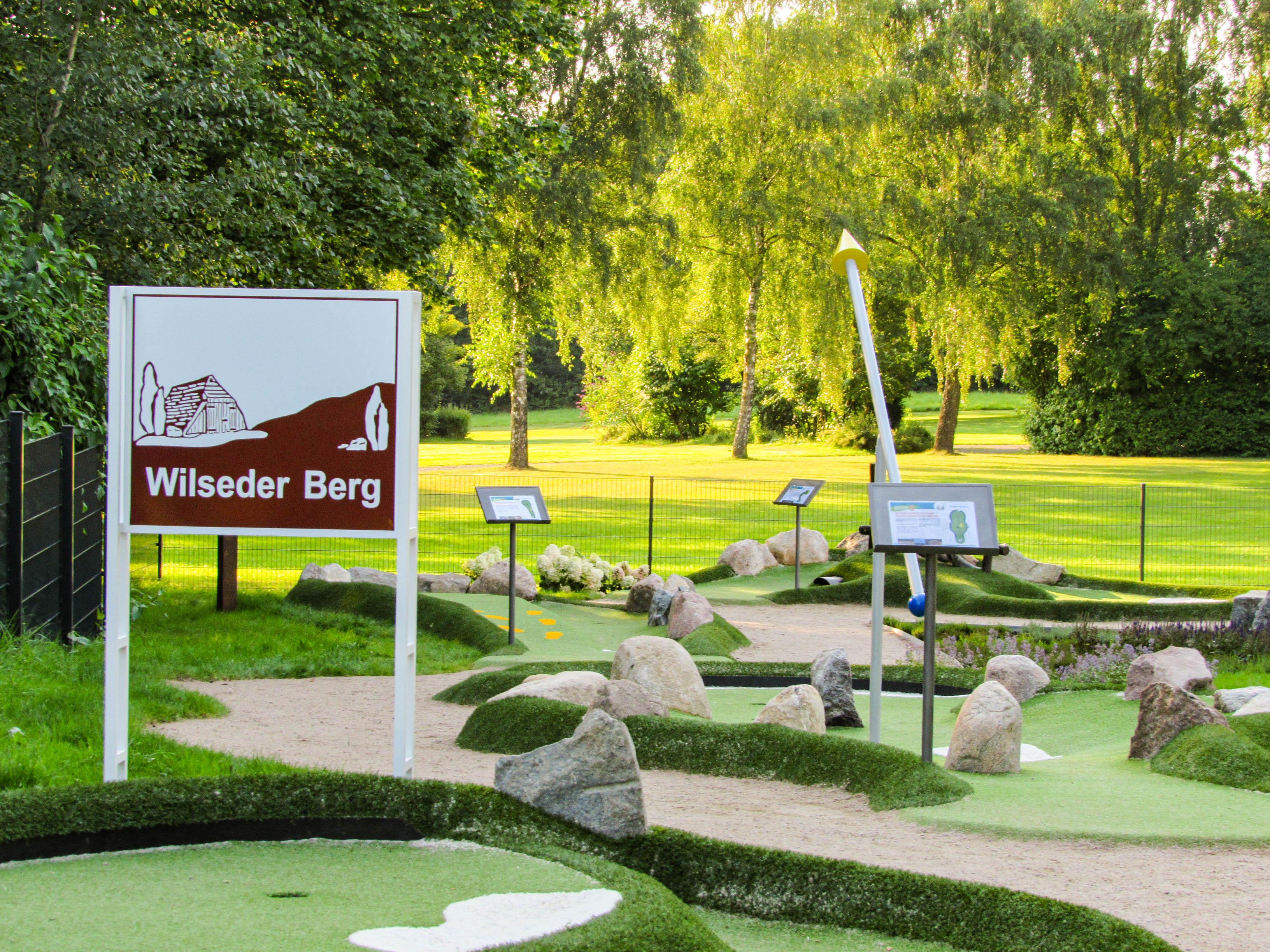 Adventure Schnucken-Golf in Schneverdingen Minigolf mal ganz anders, 18 Themen-Bahnen führen auf eine Reise durch die Lüneburger Heide.