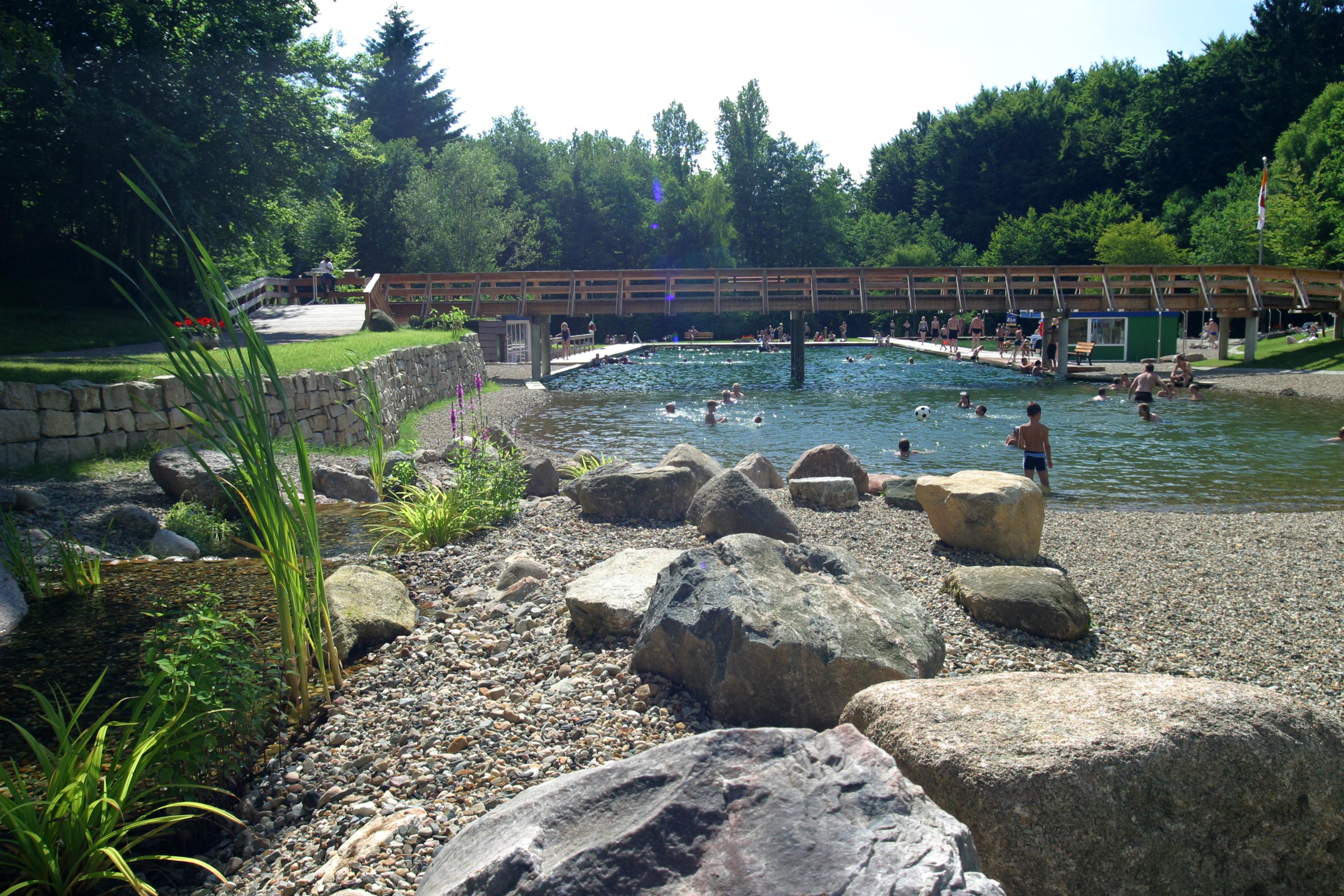 Egestorf: AQUADIES natural swimming pool
