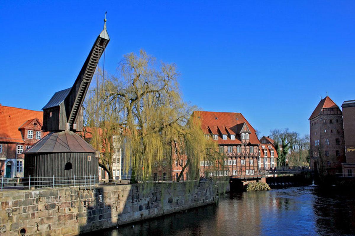 Lüneburg - Stintmarkt mit dem alten Kran